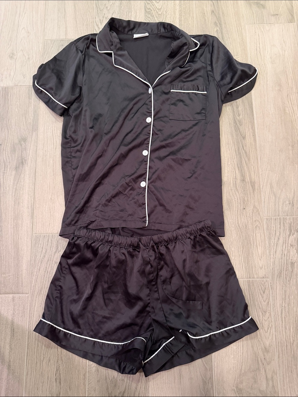 Serenedelicacy Women’s Black Satin Short Pajama Set Size M